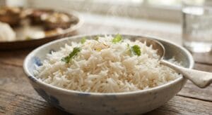 Dhaba Style Daal Chawal Recipe ke liye basmati chawal ko ache se dho kar khile-khile ubalna